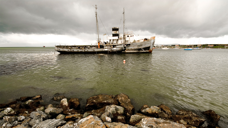 Illustration for article titled 30 Beautifully Haunting Shipwrecks From Around the World